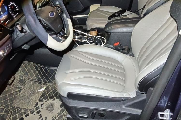 Used Ford Escape 2020 EcoBoost 245 Two-Wheel-Drive Titanium Edition Driver Seat