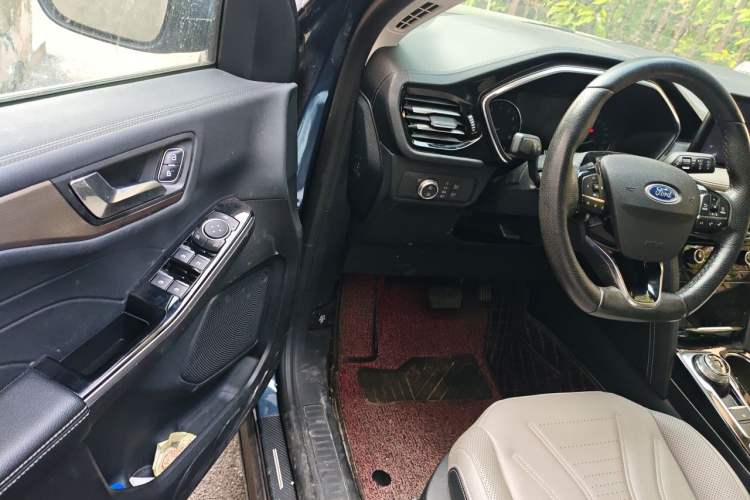 Used Ford Escape 2020 EcoBoost 245 Two-Wheel-Drive Titanium Edition Driver Seat