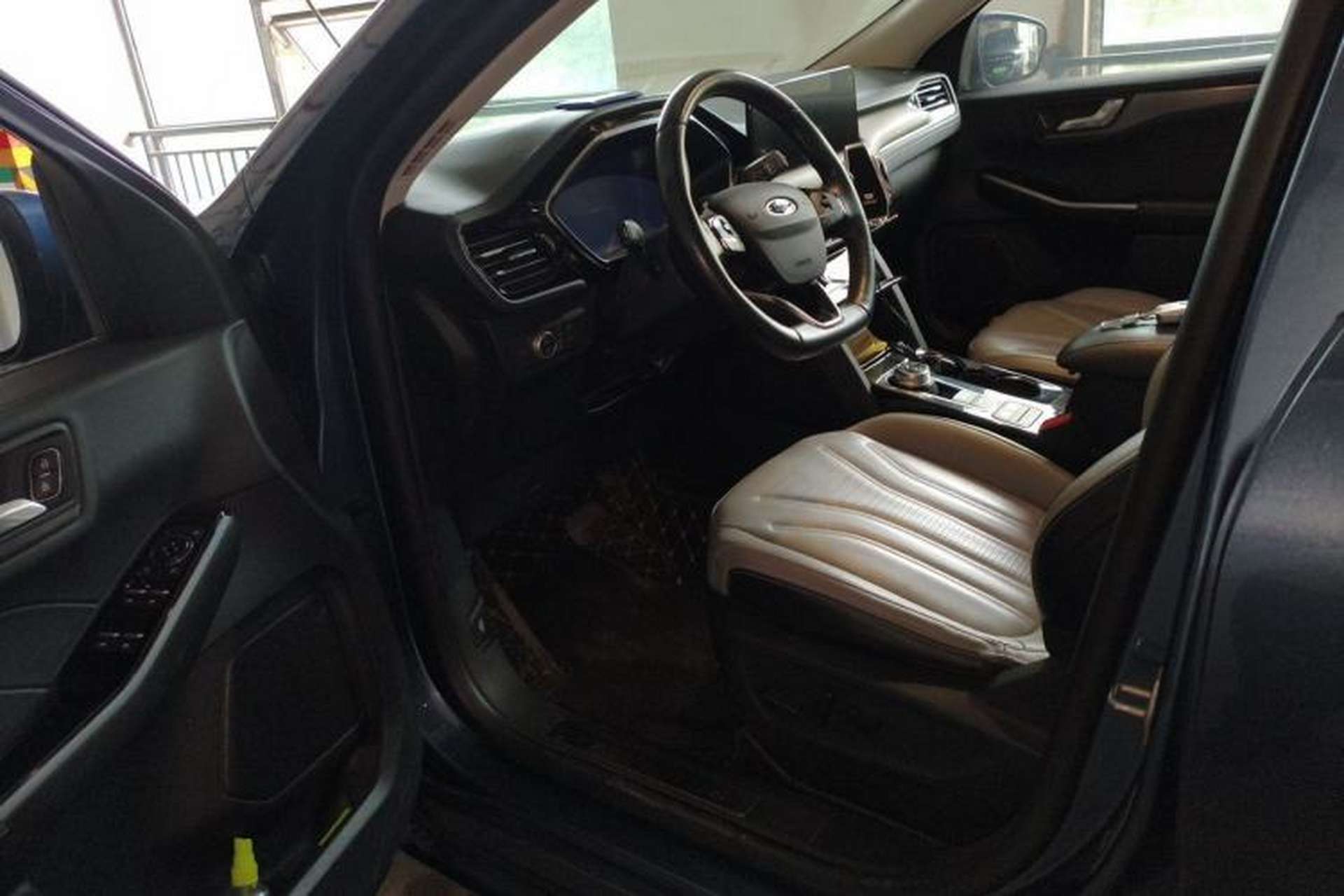 Used Ford Escape 2020 EcoBoost 245 Four-Wheel Drive Luxury Edition Driver Seat