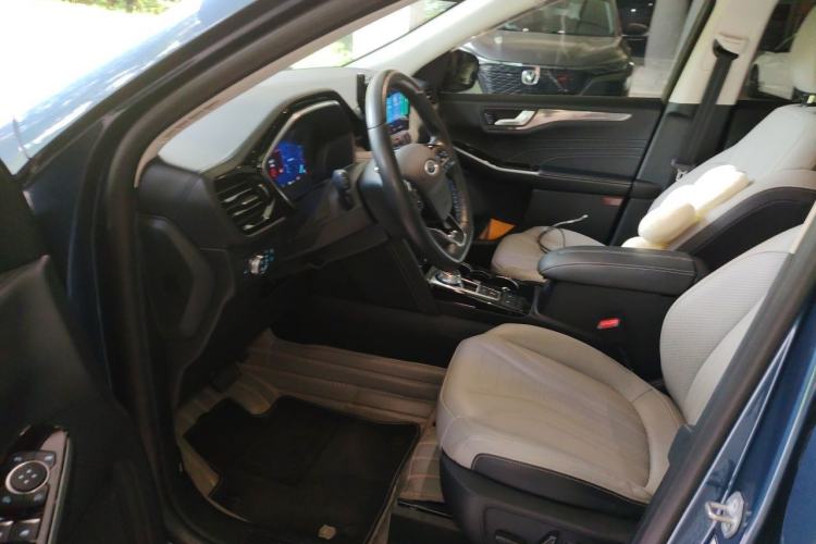 Used Ford Escape 2020 EcoBoost 245 Four-Wheel Drive Luxury Edition Driver Seat
