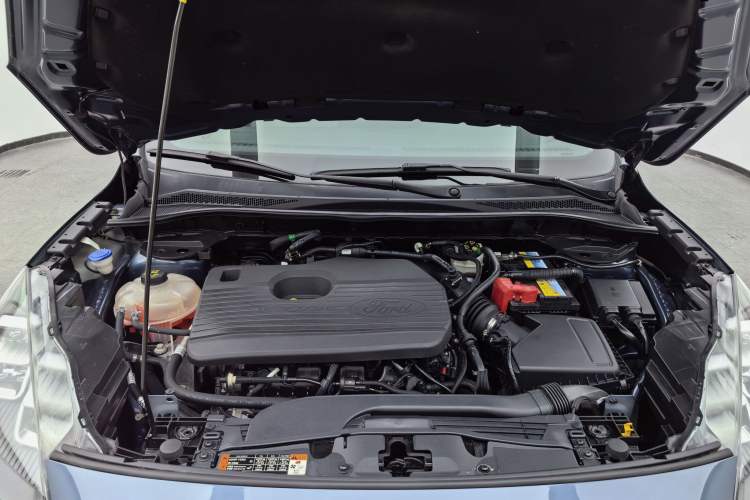 Used Ford Escape 2020 EcoBoost 245 Four-Wheel Drive Titanium Edition Engine Bay