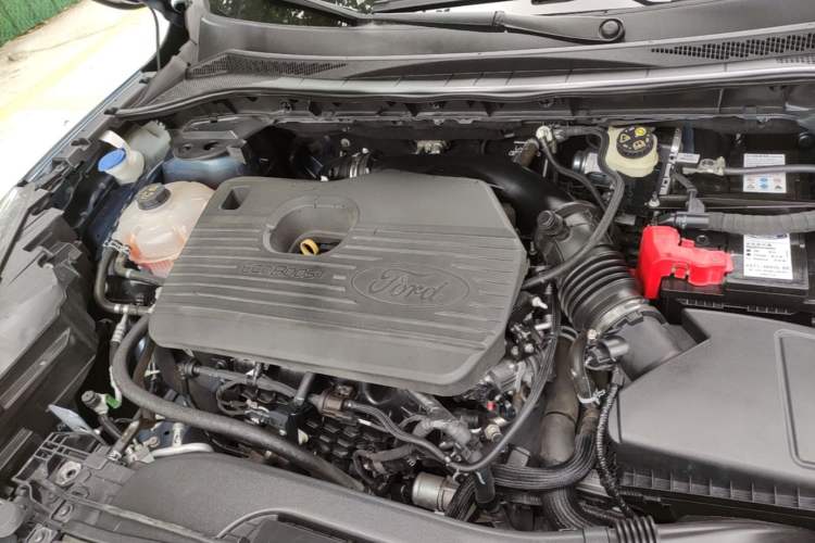 Used Ford Escape 2020 EcoBoost 245 Four-Wheel Drive ST-LINE Deluxe Edition Engine Bay