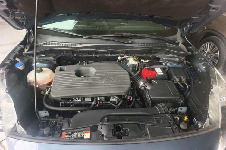Used Ford Escape 2020 EcoBoost 245 Four-Wheel Drive ST-LINE Deluxe Edition Engine Bay