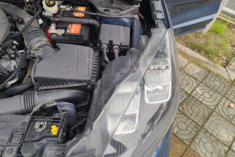 Used Ford Escape 2020 EcoBoost 245 Four-Wheel Drive ST-LINE Deluxe Edition Engine Bay Left