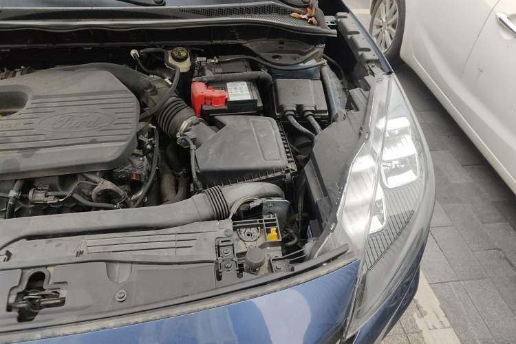 Used Ford Escape 2020 EcoBoost 245 Four-Wheel Drive Luxury Edition Engine Bay Left