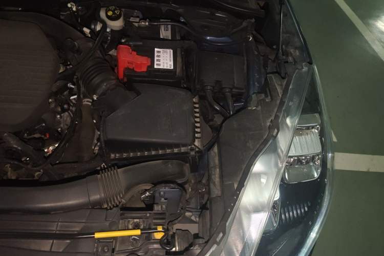 Used Ford Escape 2020 EcoBoost 245 Four-Wheel Drive ST-LINE Deluxe Edition Engine Bay Left