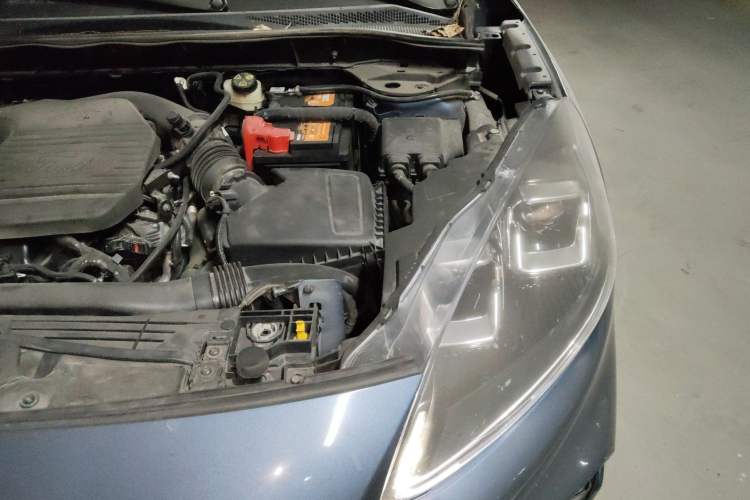 Used Ford Escape 2020 EcoBoost 245 Four-Wheel Drive ST-LINE Deluxe Edition Engine Bay Left