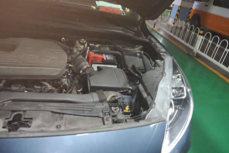 Used Ford Escape 2020 EcoBoost 245 Four-Wheel Drive ST-LINE Deluxe Edition Engine Bay Left