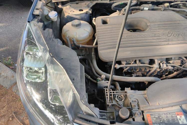 Used Ford Escape 2020 EcoBoost 245 Two-Wheel-Drive Titanium Edition Engine Bay Right