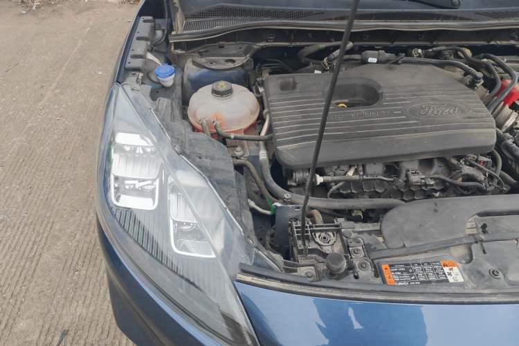 Used Ford Escape 2020 EcoBoost 245 Two-Wheel-Drive Titanium Edition Engine Bay Right