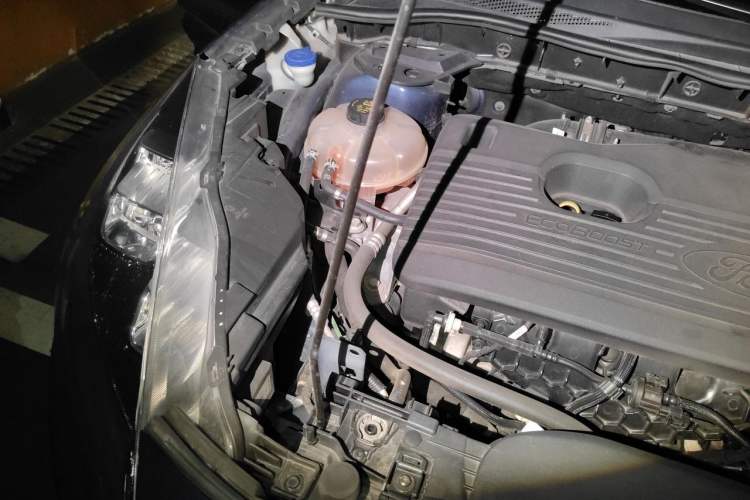Used Ford Escape 2020 EcoBoost 245 Four-Wheel Drive ST-LINE Deluxe Edition Engine Bay Right