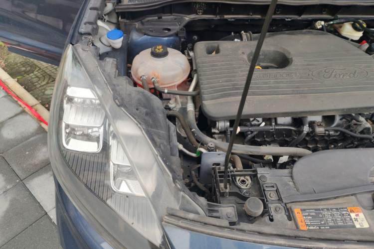 Used Ford Escape 2020 EcoBoost 245 Four-Wheel Drive ST-LINE Deluxe Edition Engine Bay Right