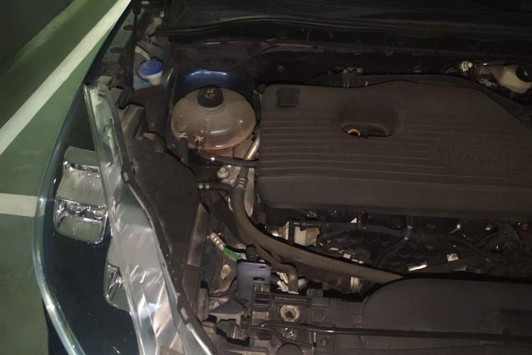 Used Ford Escape 2020 EcoBoost 245 Four-Wheel Drive ST-LINE Deluxe Edition Engine Bay Right
