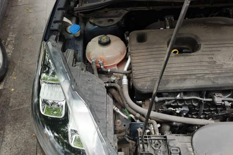 Used Ford Escape 2020 EcoBoost 245 Four-Wheel Drive Luxury Edition Engine Bay Right