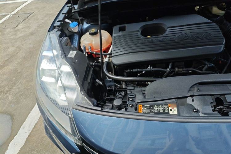 Used Ford Escape 2020 EcoBoost 245 Four-Wheel Drive Luxury Edition Engine Bay Right