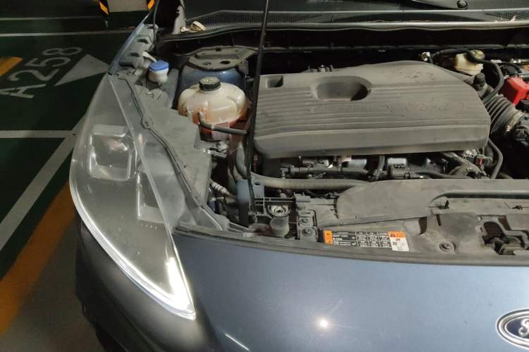 Used Ford Escape 2020 EcoBoost 245 Four-Wheel Drive ST-LINE Deluxe Edition Engine Bay Right