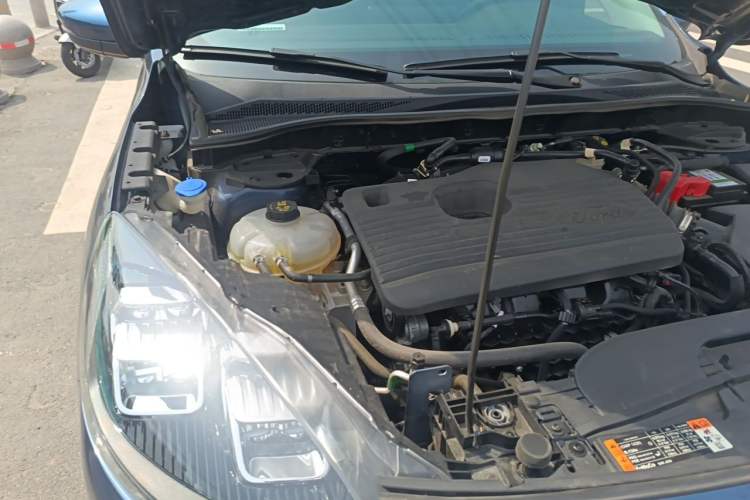 Used Ford Escape 2020 EcoBoost 245 Two-Wheel-Drive Titanium Edition Engine Bay Right
