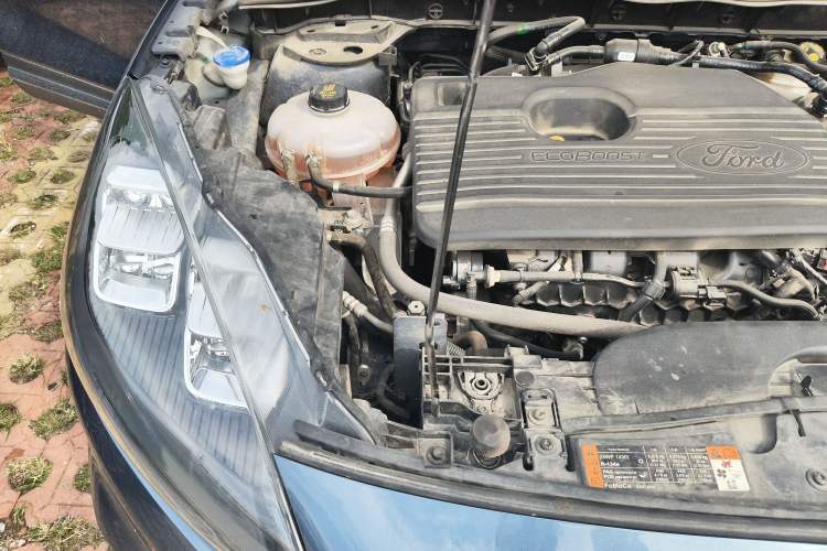 Used Ford Escape 2020 EcoBoost 245 Two-Wheel-Drive Titanium Edition Engine Bay Right