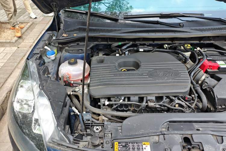 Used Ford Escape 2020 EcoBoost 245 Two-Wheel-Drive Titanium Edition Engine Bay Right