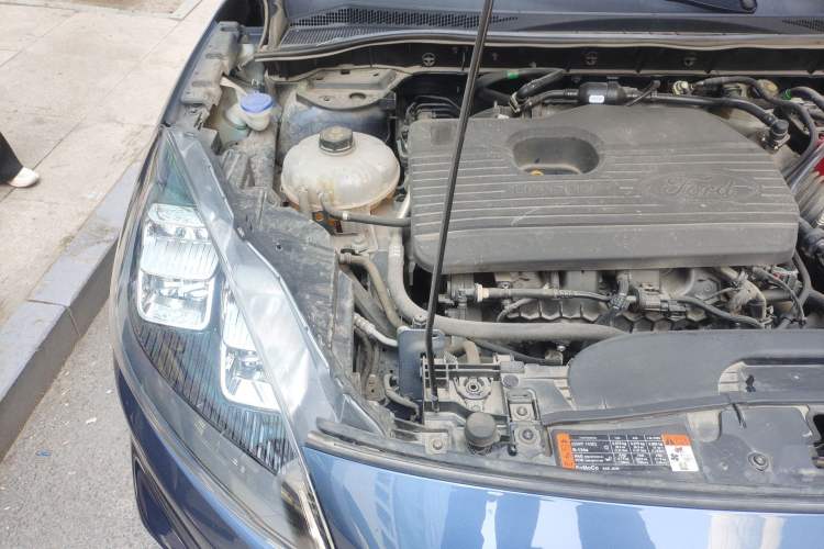 Used Ford Escape 2020 EcoBoost 245 Two-Wheel-Drive Titanium Edition Engine Bay Right