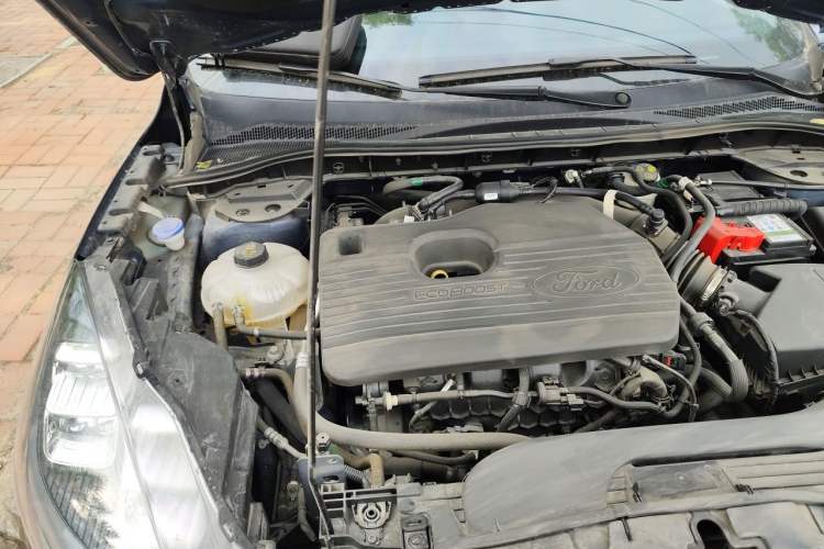 Used Ford Escape 2020 EcoBoost 245 Two-Wheel-Drive Titanium Edition Engine Bay Right