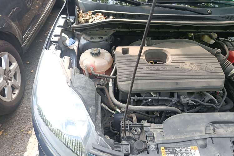 Used Ford Escape 2020 EcoBoost 245 Four-Wheel Drive Luxury Edition Engine Bay Right