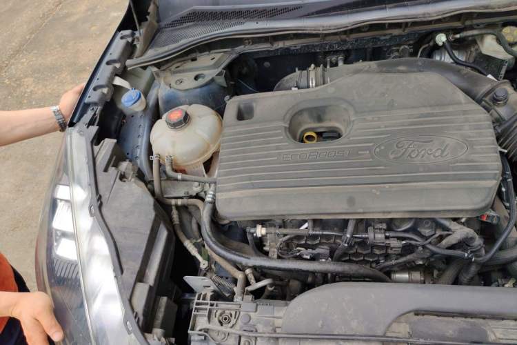 Used Ford Escape 2020 EcoBoost 245 Four-Wheel Drive Luxury Edition Engine Bay Right
