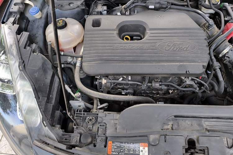 Used Ford Escape 2020 EcoBoost 245 Two-Wheel-Drive Titanium Edition Engine Bay Right