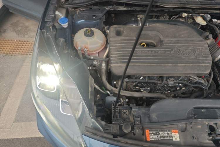 Used Ford Escape 2020 EcoBoost 245 Four-Wheel Drive Luxury Edition Engine Bay Right