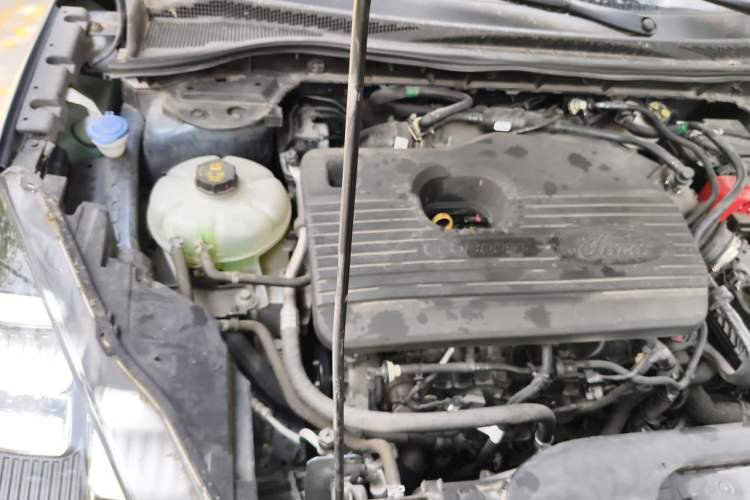 Used Ford Escape 2020 EcoBoost 245 Two-Wheel-Drive Titanium Edition Engine Bay Right