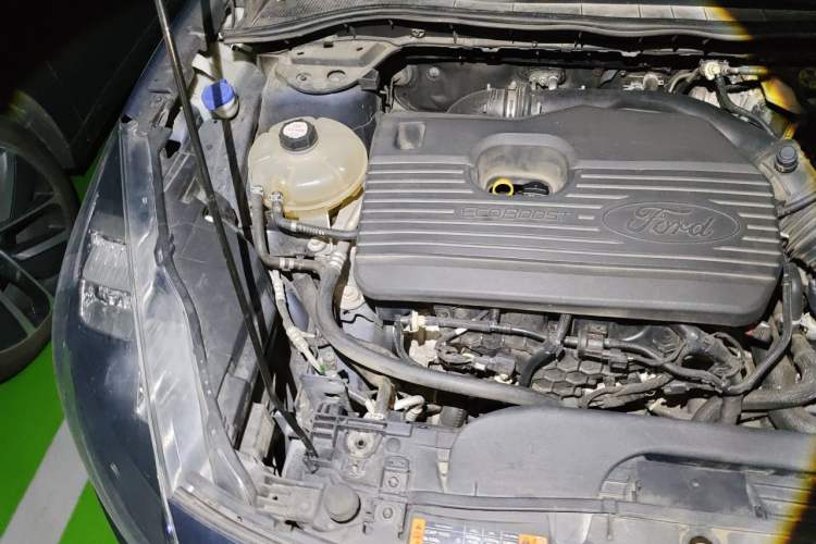 Used Ford Escape 2020 EcoBoost 245 Four-Wheel Drive Luxury Edition Engine Bay Right