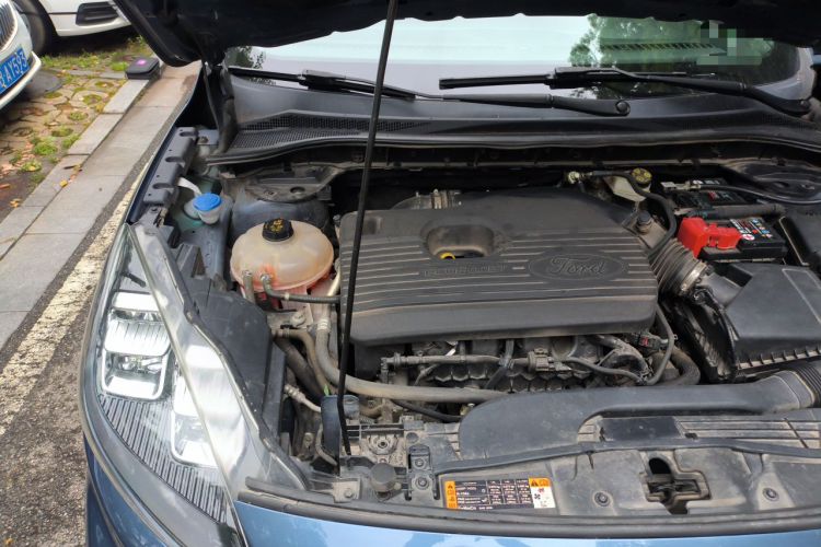 Used Ford Escape 2020 EcoBoost 245 Four-Wheel Drive ST-LINE Deluxe Edition Engine Bay Right
