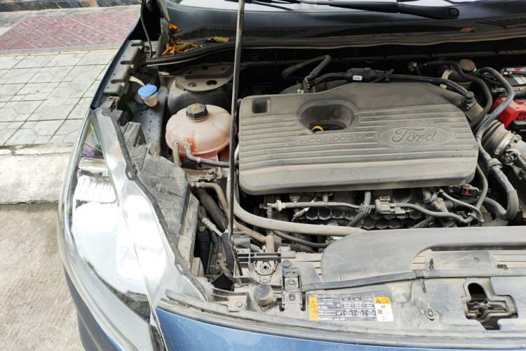 Used Ford Escape 2020 EcoBoost 245 Two-Wheel-Drive Titanium Edition Engine Bay Right