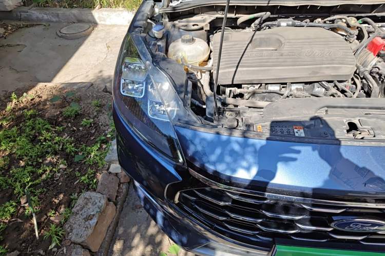 Used Ford Escape 2020 EcoBoost 245 Two-Wheel-Drive Titanium Edition Engine Bay Right