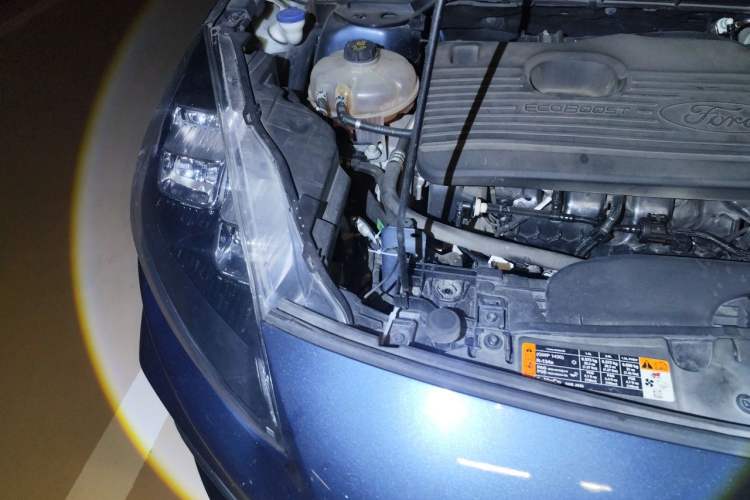 Used Ford Escape 2020 EcoBoost 245 Four-Wheel Drive ST-LINE Deluxe Edition Engine Bay Right