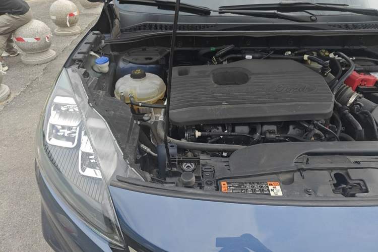 Used Ford Escape 2020 EcoBoost 245 Two-Wheel-Drive Titanium Edition Engine Bay Right