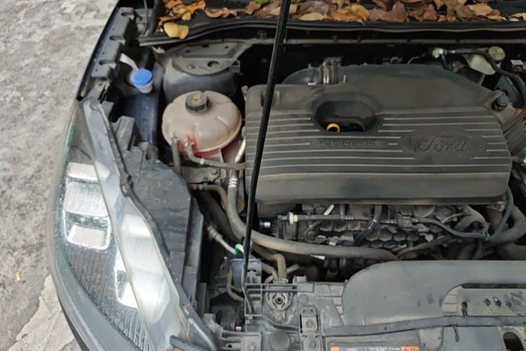 Used Ford Escape 2020 EcoBoost 245 Two-Wheel-Drive Titanium Edition Engine Bay Right