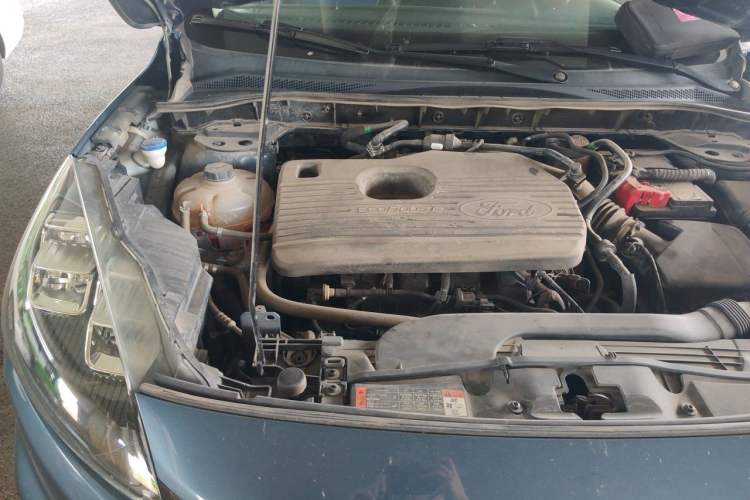 Used Ford Escape 2020 EcoBoost 245 Two-Wheel-Drive Titanium Edition Engine Bay Right