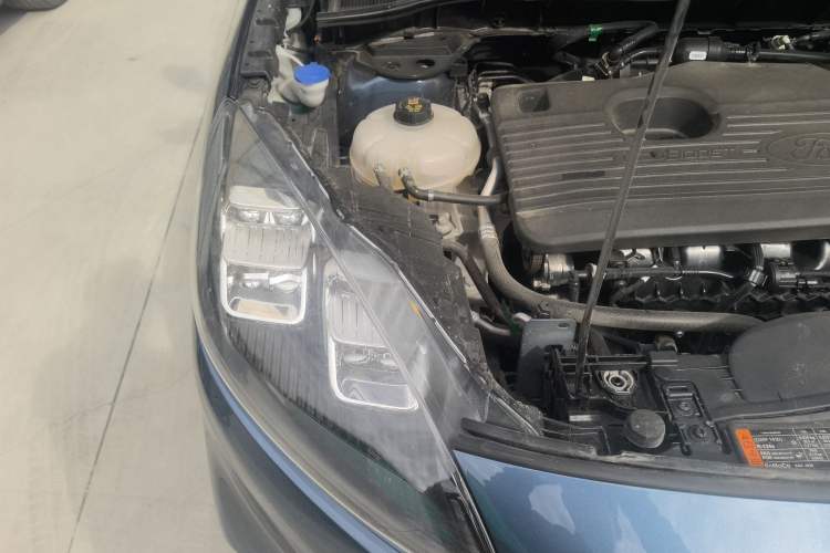 Used Ford Escape 2020 EcoBoost 245 Four-Wheel Drive Luxury Edition Engine Bay Right