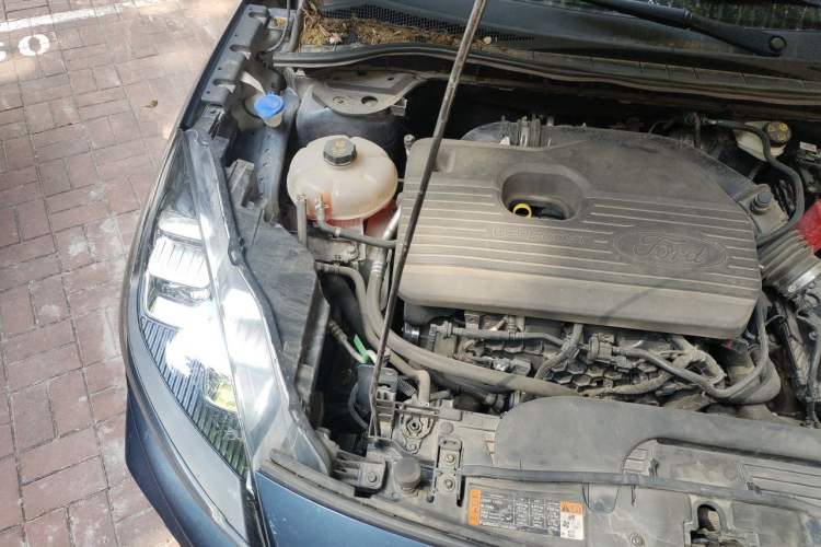 Used Ford Escape 2020 EcoBoost 245 Four-Wheel Drive ST-LINE Deluxe Edition Engine Bay Right