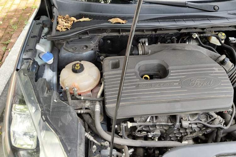 Used Ford Escape 2020 EcoBoost 245 Four-Wheel Drive Luxury Edition Engine Bay Right