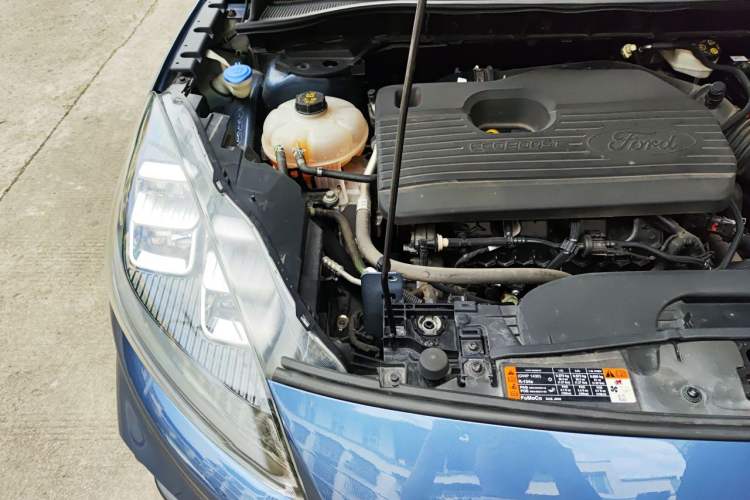 Used Ford Escape 2020 EcoBoost 245 Four-Wheel Drive ST-LINE Deluxe Edition Engine Bay Right