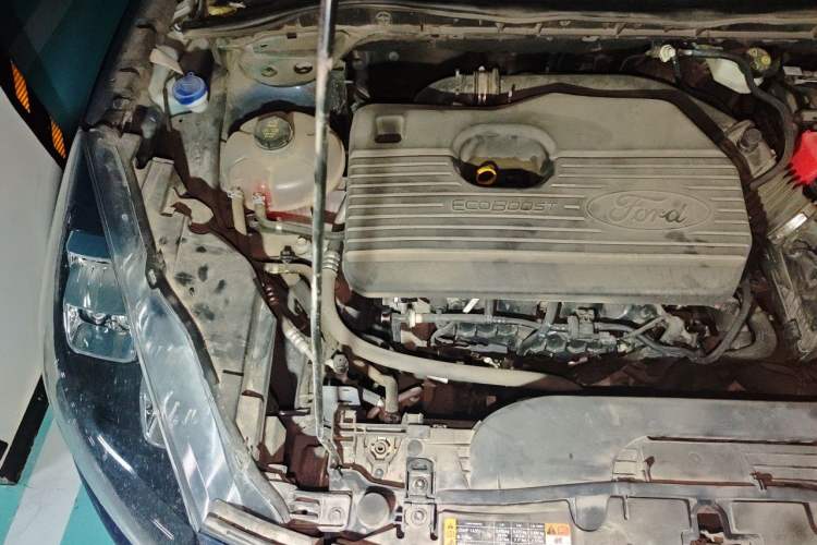 Used Ford Escape 2020 EcoBoost 245 Four-Wheel Drive ST-LINE Deluxe Edition Engine Bay Right