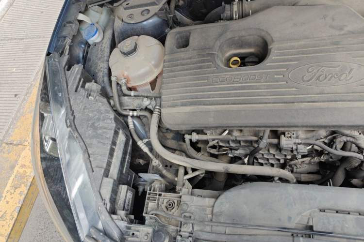 Used Ford Escape 2020 EcoBoost 245 Four-Wheel Drive Luxury Edition Engine Bay Right