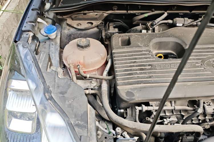 Used Ford Escape 2020 EcoBoost 245 Two-Wheel-Drive Titanium Edition Engine Bay Right