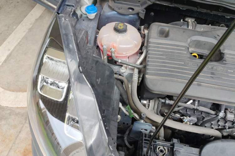Used Ford Escape 2020 EcoBoost 245 Four-Wheel Drive Luxury Edition Engine Bay Right