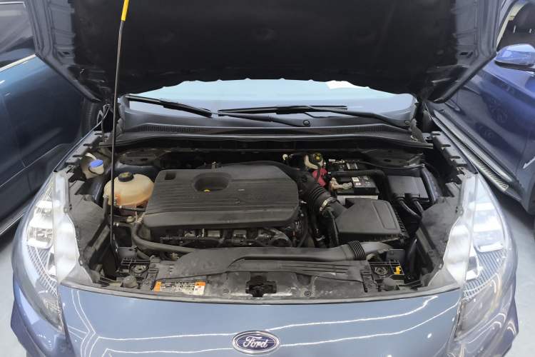 Used Ford Escape 2020 EcoBoost 245 Four-Wheel Drive ST-LINE Deluxe Edition Engine Bay