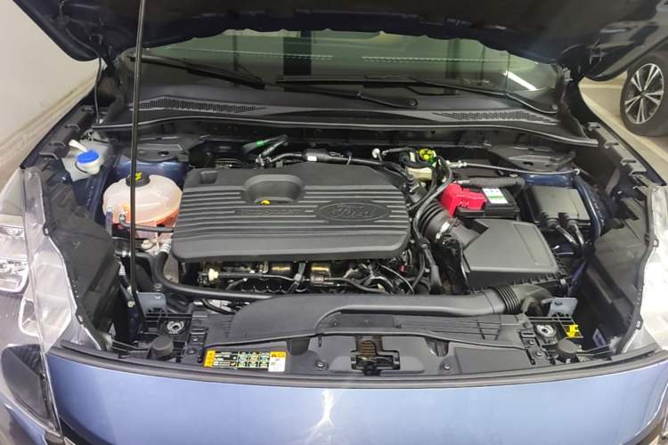 Used Ford Escape 2020 EcoBoost 245 Four-Wheel Drive Luxury Edition Engine Bay
