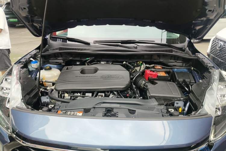 Used Ford Escape 2020 EcoBoost 245 Two-Wheel-Drive Titanium Edition Engine Bay