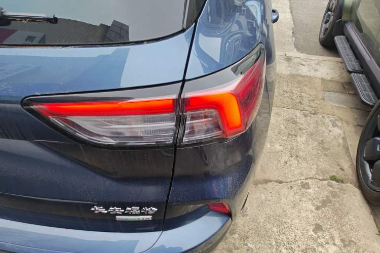 Used Ford Escape 2020 EcoBoost 245 Two-Wheel-Drive Titanium Edition Exterior 3